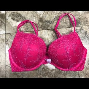 EUC Victoria’s Secret Hot Pink Bra